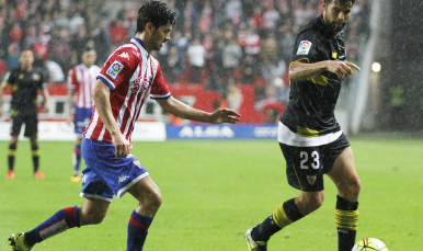 Coke durante el Sporting-Sevilla