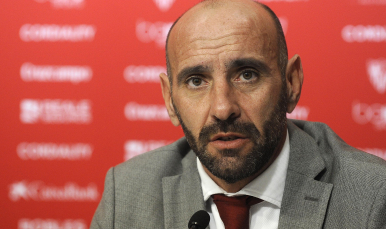 Monchi atiende a la prensa tras presentar a Fazio