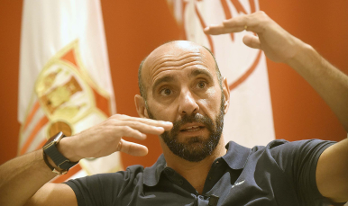 Monchi en la entrevista realizada por los medios de comunicación del Sevilla FC
