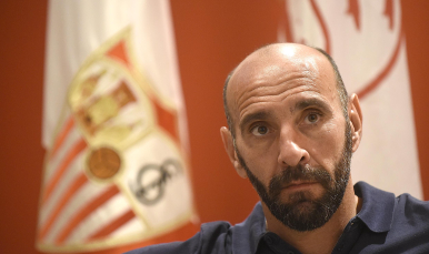 Monchi en la entrevista realizada por los medios de comunicación del Sevilla FC