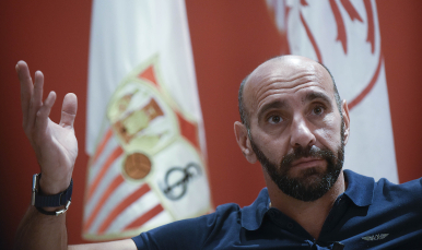 Monchi en la entrevista realizada por los medios de comunicación del Sevilla FC