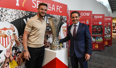 Rakitic y José María del Nido Carrasco en el World Football Summit