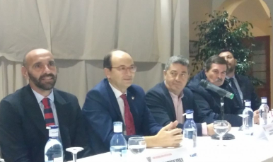 Acto de homenaje a Monchi en la Peña Sevillista de Osuna