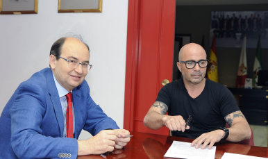 El presidente José Castro con Jorge Sampaoli