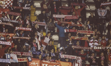 Afición del Sevilla FC en Riazor
