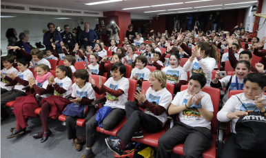 Niños del Colegio Sagrado Corazón en la visita de Sácale partido al Cole