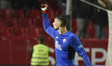 Sergio Rico en el partido ante el Valencia CF 