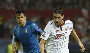 Sergio Escudero ante el Dynamo de Zagreb 