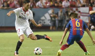 Sarabia, en una acción del partido ante el FC Barcelona
