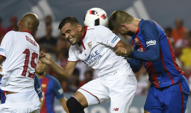Mercado en la final de la Supercopa de España Sevilla FC-FC Barcelona