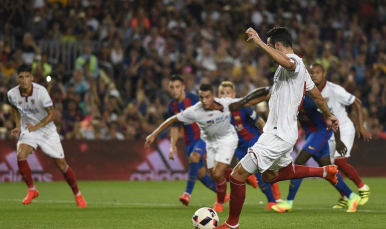 Iborra en la final de la Supercopa de España FC Barcelona-Sevilla FC
