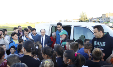 Presidente e Iborra en el barrio de Torreblanca 