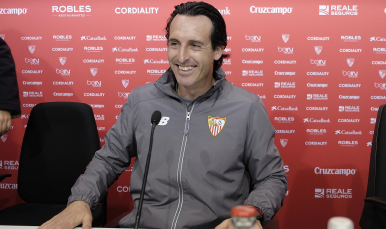 Unai en rueda de prensa