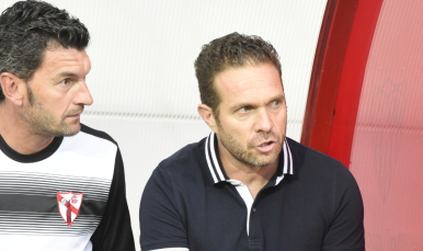 Corona y Tevenet en un partido del Sevilla Atlético 