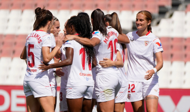 El equipo femenino del Sevilla FC celebrando un gol ante el deportivo Alavés