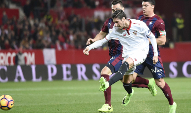 Sergio Escudero en el Sevilla FC-Eibar
