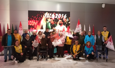 Los ancianos del centro San Juan de Dios, en el estadio.