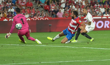Jordán del Sevilla FC ante el Granada CF