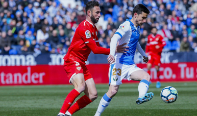 Miguel Layún del Sevilla FC ante el CD Leganés