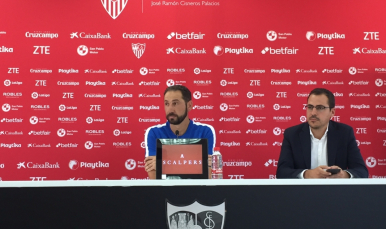 Machín en la rueda de prensa previa al Rayo Vallecano 