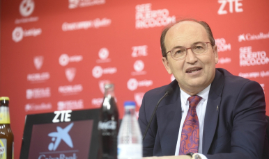 El presidente José Castro en la presentación de Eduardo Berizzo