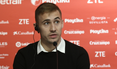 Marko Rog atiende a los medios en su presentación