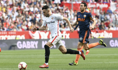 Munir en una acción ante el Valencia CF