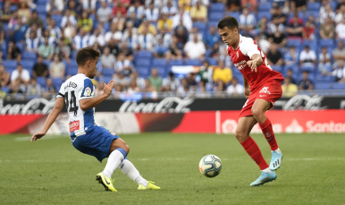 Imagen de Reguilón frente al Espanyol