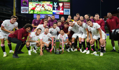 Plantilla del Sevilla FC posando tras ganar en Detroit