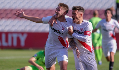 Casas celebra el primer gol