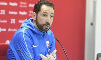 Machín en rueda de prensa previa al Levante 