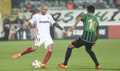 Aleix Vidal frente al Akhisarspor