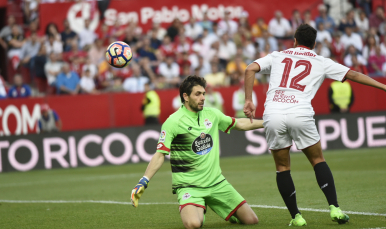 Ben Yedder tuvo minutos en el partido ante el Deportivo
