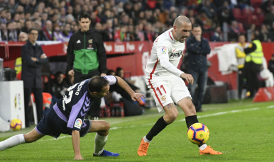 Aleix Vidal del Sevilla FC ante el Real Valladolid