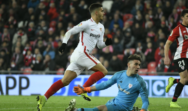 André Silva del Sevilla FC ante el Athletic Club