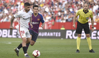 Banega del Sevilla FC ante el FC Barcelona