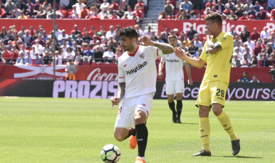 Banega del Sevilla FC ante el Villarreal CF