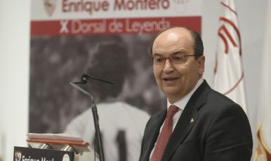 José Castro en el acto del Dorsal de Leyenda a Enrique Montero