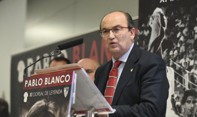 José Castro en la entrega del Dorsal de Leyenda a Pablo Blanco