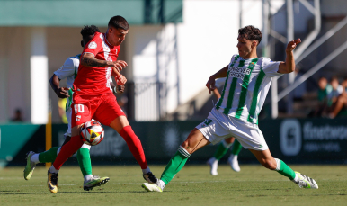 Imagen de Zarzana frente al Betis Deportivo