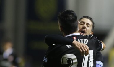 Abrazo de Nolito y Escudero