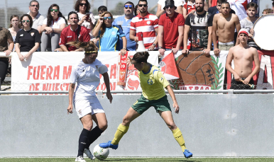 Jenni del Sevilla FC Femenino ante la SD San Ignacio