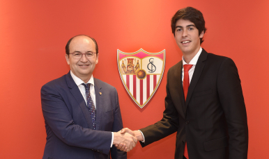 Carlos Fernández amplía contrato