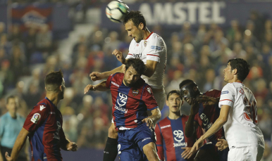 Partido entre el Levante UD y el Sevilla FC