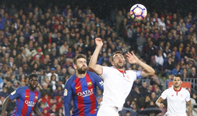 Vicente Iborra, en el FC Barcelona-Sevilla FC
