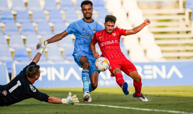 Imagen de Iván Romero ante el Coventry