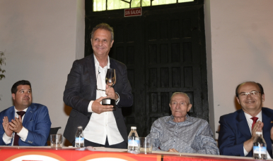 Joaquín Caparrós recibe el Catavino de Plata