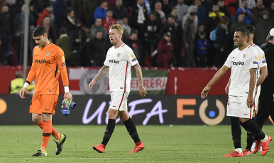 Juan Soriano del Sevilla FC ante el Slavia