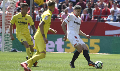 Lenglet del Sevilla FC ante el Villarreal