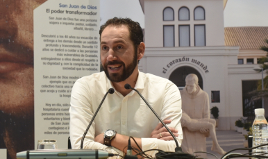 Pablo Machín del Sevilla FC en San Juan de Dios